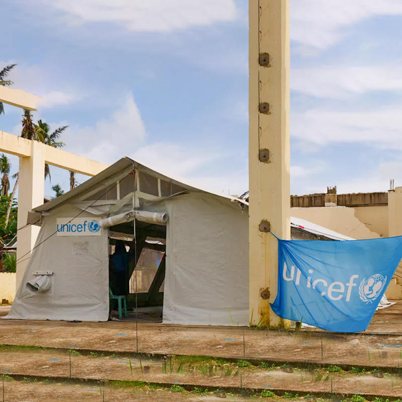 Tenda central multiuso padrão UNICEF de 72m² usada para armazenamento, hospital, dispensário, escola, escritório